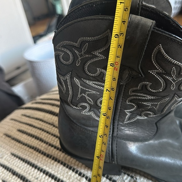 Boots - Picture 14 of 14